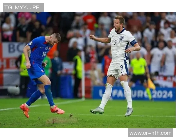 正随巴西在枪手基地训练，维尼修斯与多名阿森纳青训球员合影